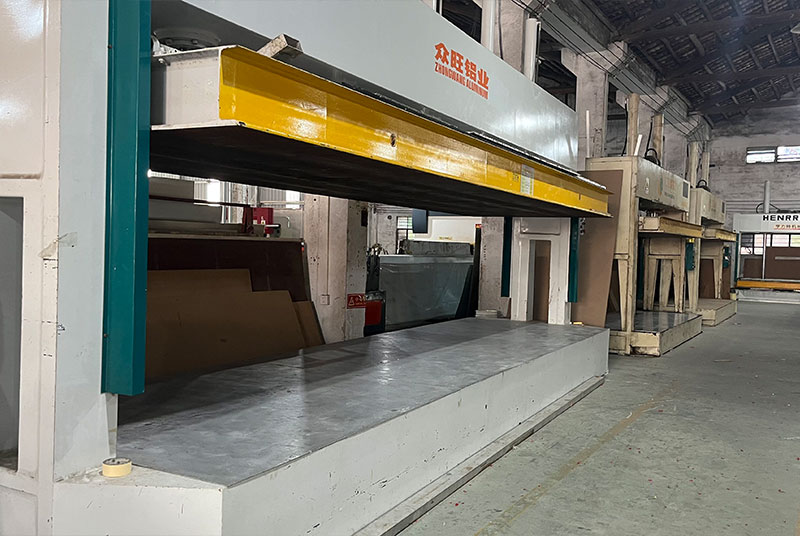 您是否在寻找石纹穿孔铝单板工程定做服务？这里有一站式定制指南和专家解决方案！